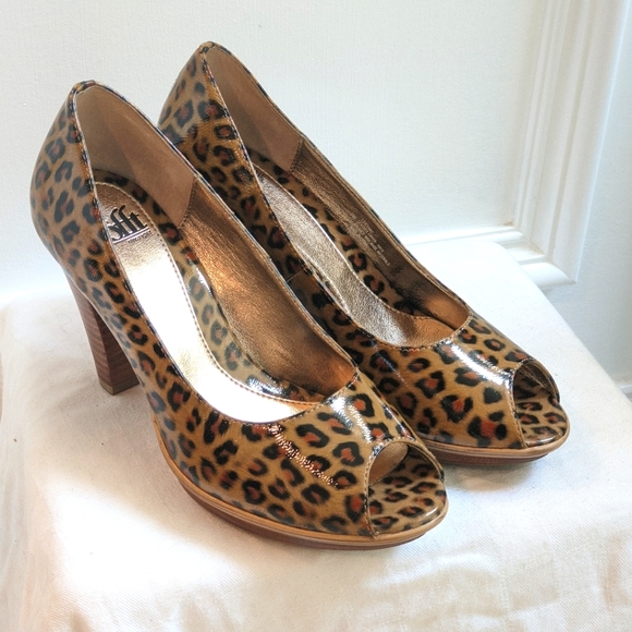 Leather leopard print heels by Sofft - Picture 13 of 13